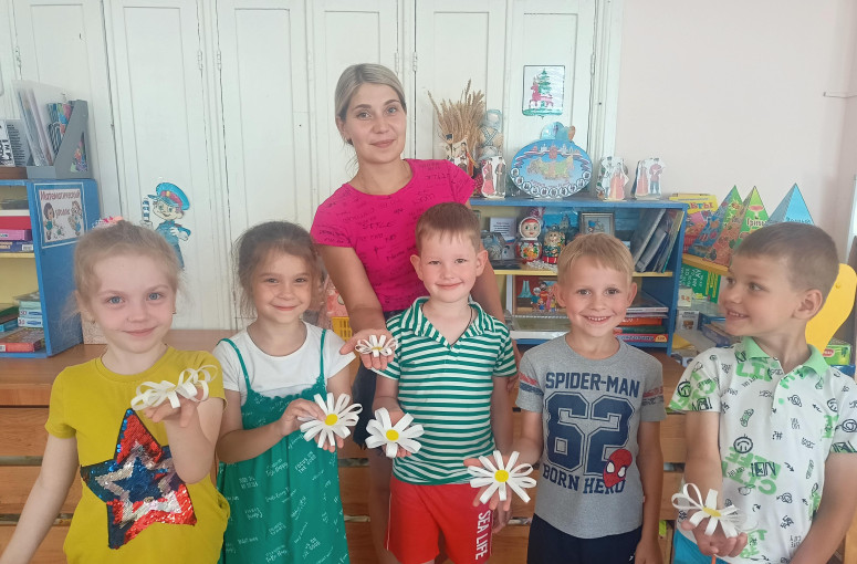 Ромашка - символ семьи, любви и верности Ромашка - символ семьи, любви и верности.